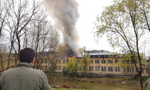 Požar u centru Duge Rese stavljen pod nadzor