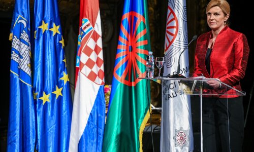 Predsjednica poručila Romima da djecu šalju redovito u školu