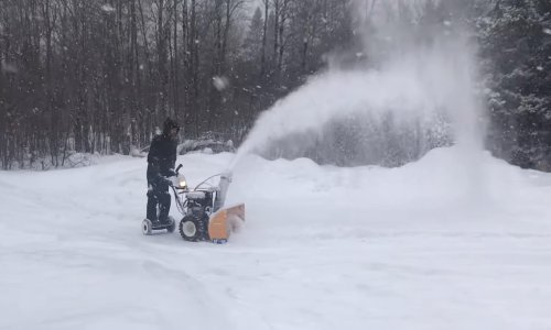 Praktični Amerikanac pronašao novi način na koji čistiti snijeg