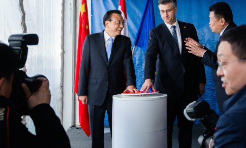 Plenković i Li Keqiang zabili pilot Pelješkog mosta, kineski premijer energično: Ovaj most će osvanuti kao duga poslije kiše