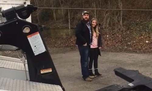 Par obitelji i prijateljima otkrio spol djeteta na vrlo bizaran način