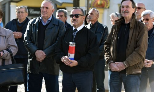 Je li predstavnik Ministarstva branitelja smio biti na skupu na kojem se izvikivalo 'Za dom spremni'?