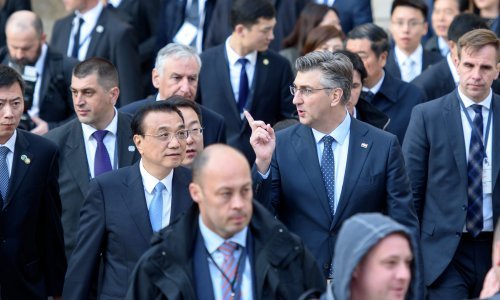 Visoki gosti u Dubrovniku prošetali Stradunom, pogledali Linđo pa se uputili na večeru u Knežev dvor