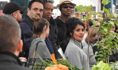 Salma Hayek oduševila se hrvatskim proizvodima na tržnici u Rovinju