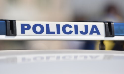 Teška nesreća na A6, u sudaru kamiona i auta poginuo muškarac