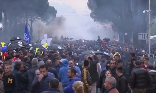Dramatično u Tirani: U sukobu prosvjednika i policije ozlijeđeno nekoliko ljudi