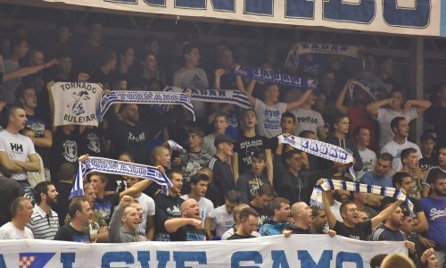 Zadar se crveni, a policija objavila priopćenje oko kaosa u Jazinama