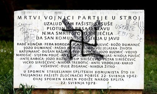 [FOTO/VIDEO] Sramota u Šibeniku se nastavlja; više od mjesec dana nisu uklonjeni nacistički grafiti iz parka Šubićevac