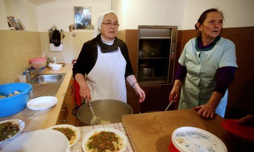 Najsiromašnijima za Uskrs preko Caritasa 20 tona tjestenine, 15 tona mesnih konzervi, 25.000 komada sapuna...