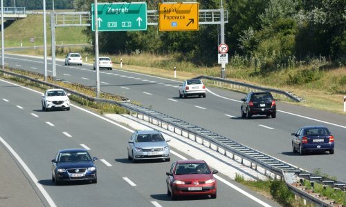 Na autocestama sve gušći promet, prihodi od cestarina premašili tri milijarde kuna, a poginulih je bilo 50 posto više