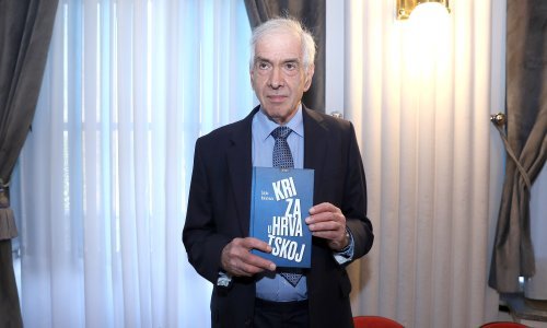 Nekadašnji šefovi velikih banaka i brojni ekonomisti došli čuti bivšeg guvernera. 'On šalje poruku u redcima i između njih'