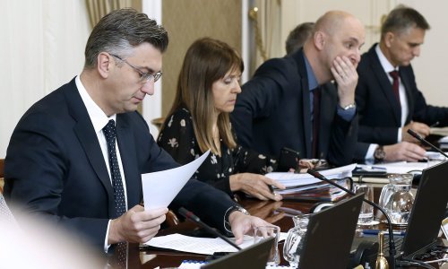 Vlada raspravlja o poreznim sporovima u EU, nafti, mladima...