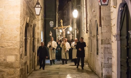 Danas je Veliki petak, evo što on simbolizira i kako ga vjernici obilježavaju