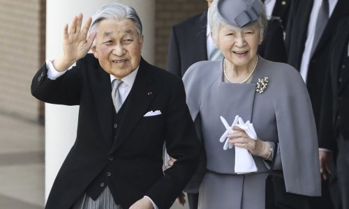 Car Akihito u molitvi uoči prve carske abdikacije u dva stoljeća