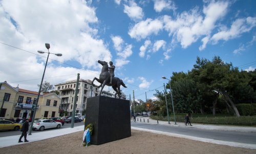 Grci spomenik 'postavljali' 49 godina