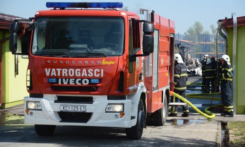 [FOTO] Velika šteta nakon požara u tvornici papirnatih vrećica u općini Gola