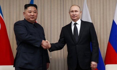 Putin i Kim s kiselim osmjesima započeli prvi službeni sastanak