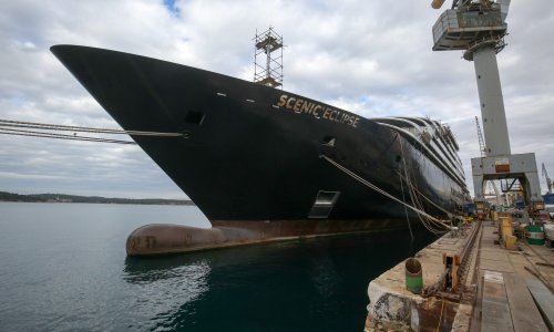 [FOTO] Luksuzni polarni kruzer iz Uljanika otišao u drugo brodogradilište, ali to nije definitivno zbogom