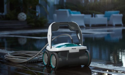 Upoznajte Mirru 530, robotski čistač bazena koji vam osigurava najlakše čišćenje bazena do sada. Dok Mirra radi - vi odmarajte!