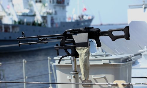 Traži se snaga, baratanje kalašnjikovom, znanje engleskog jezika...