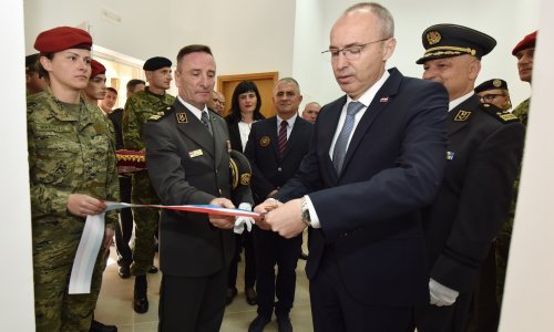 Zbogom 'Kralju Zvonimiru': Ministar Krstičević preimenovao vojarnu u Kninu