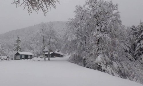 Snijeg na Platku i Učki, na Zavižanu kao usred zime. U bijelom i  Stari Grad na Hvaru
