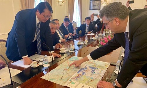 [FOTO] Kinezi stigli u Uljanik, Plenković im na karti pokazao strateški značaj Rijeke i buduću nizinsku prugu