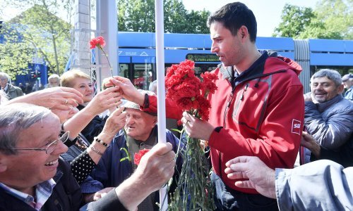 Bernardić: Naša čestitka je plan da podignemo plaću za 500 kuna. Živio 1. maj!