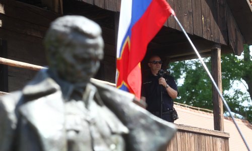 Skandal na Velebitu: Slovenci izvjesili zastavu SFRJ