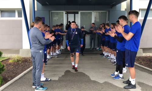 Ovako se Dinamova udarna momčad poklonila mladima koji dolaze: Špalir za viceprvake