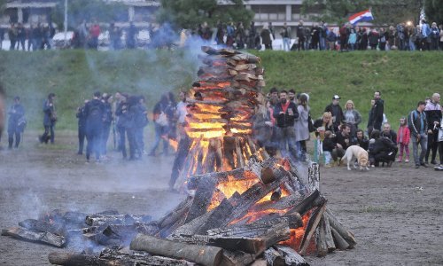 Zagrepčani raspalili vatru te se prisjetili oslobođenja grada od fašističkog okupatora
