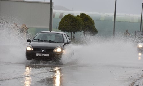 Oprez, kolnici su mokri i skliski!