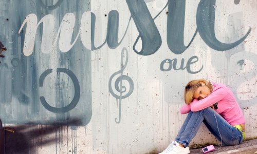 Nova studija pokazala: Tužna glazba depresivne ljude čini sretnijima