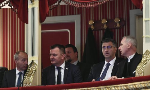 Plenković doveo pola Vlade u Split, Krstulović Opara izbjegao dodijeliti nagradu antifašistu Jelaski