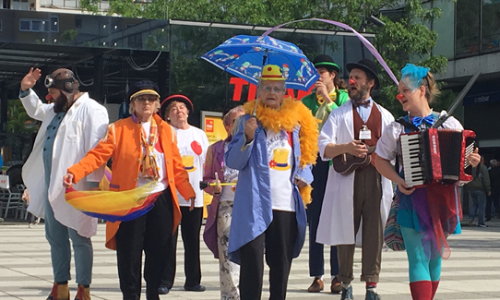 CRVENI NOSOVI klaunovidoktori proslavili svoj Dan smijeha na punom osječkom Trgu slobode