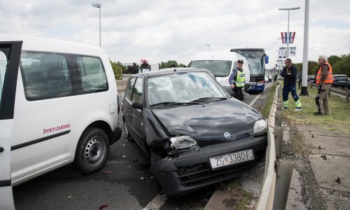 [FOTO/VIDEO] Lančani sudar sedam automobila i autobusa na Slavonskoj aveniji, nastaju velike gužve