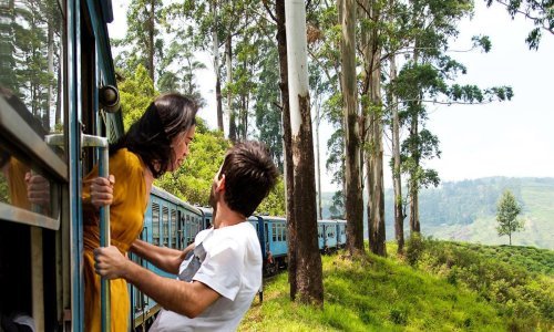 Zaljubljeni par čini bizarno opasne stvari za svoje romantične fotografije