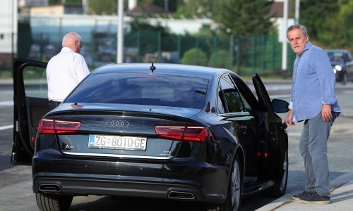 Umirovljena časnica HV-a sprejem išarala Bandićev službeni automobil