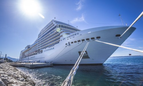 [FOTO] Kruzer s gotovo tri tisuće putnika uplovio u splitsku luku