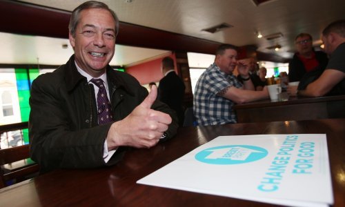 Britanski Konzervativci na četvrtom mjestu u anketi pred EU izbore, Farage vodi