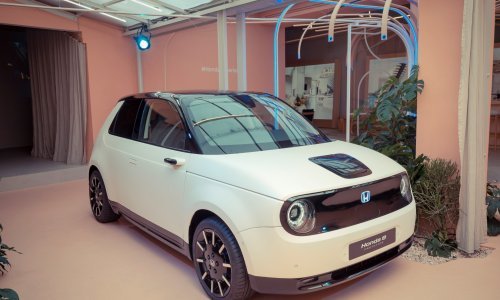 Grcaju u nafti, a postali su vodeća zemlja po broju prodanih električnih automobila