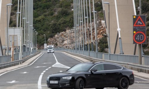 Zbog vjetra, poplava i odrona zatvorene ceste diljem zemlje, evo stanja u utorak ujutro