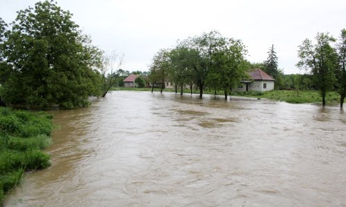 Poplave u BiH se šire, blokirane brojne prometnice, krenule i evakuacije