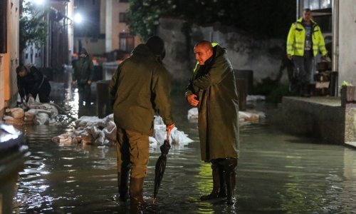 [FOTO] U Kostajnici cijelu noć trajala borba s nabujalom Unom, na snazi i dalje - izvanredno stanje