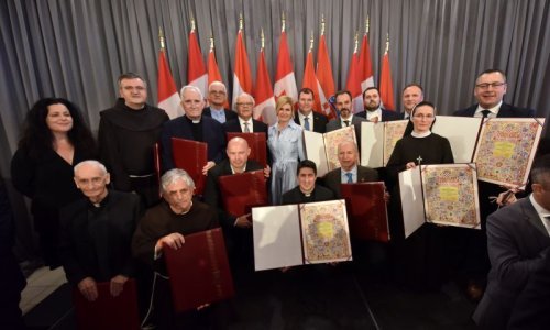 Predsjednica zaslužnim hrvatskim udrugama u Kanadi uručila Povelje RH