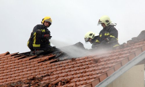 Ugašen požar u vojarni u Petrinji, nema ozlijeđenih