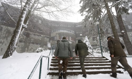 Sljeme zove na zimske radosti, ali gore mogu samo hitne službe: Na cestu palo više od 500 stabala