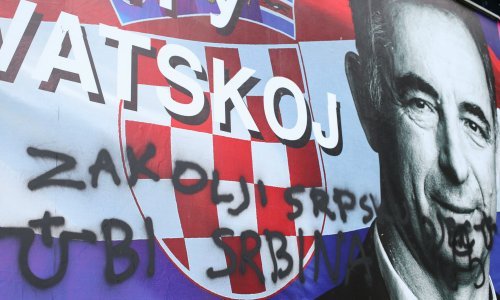 Pupovac o išaranim plakatima: Ovo nije poruka mojeg grada. Zagreb je и Загреб