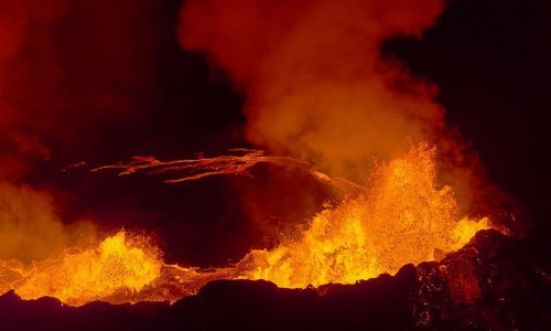 Na Baliju erumpirao vulkan, otkazani brojni letovi