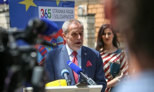 Bandić pred Uljanikom prijetio da će se skinuti gol, ljutiti radnici prekinuli njegovo obraćanje medijima